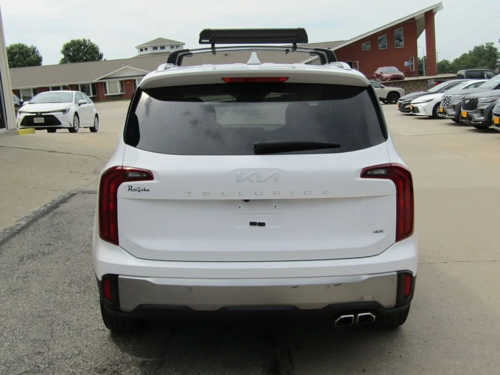Used 2025 White Kia S image 4
