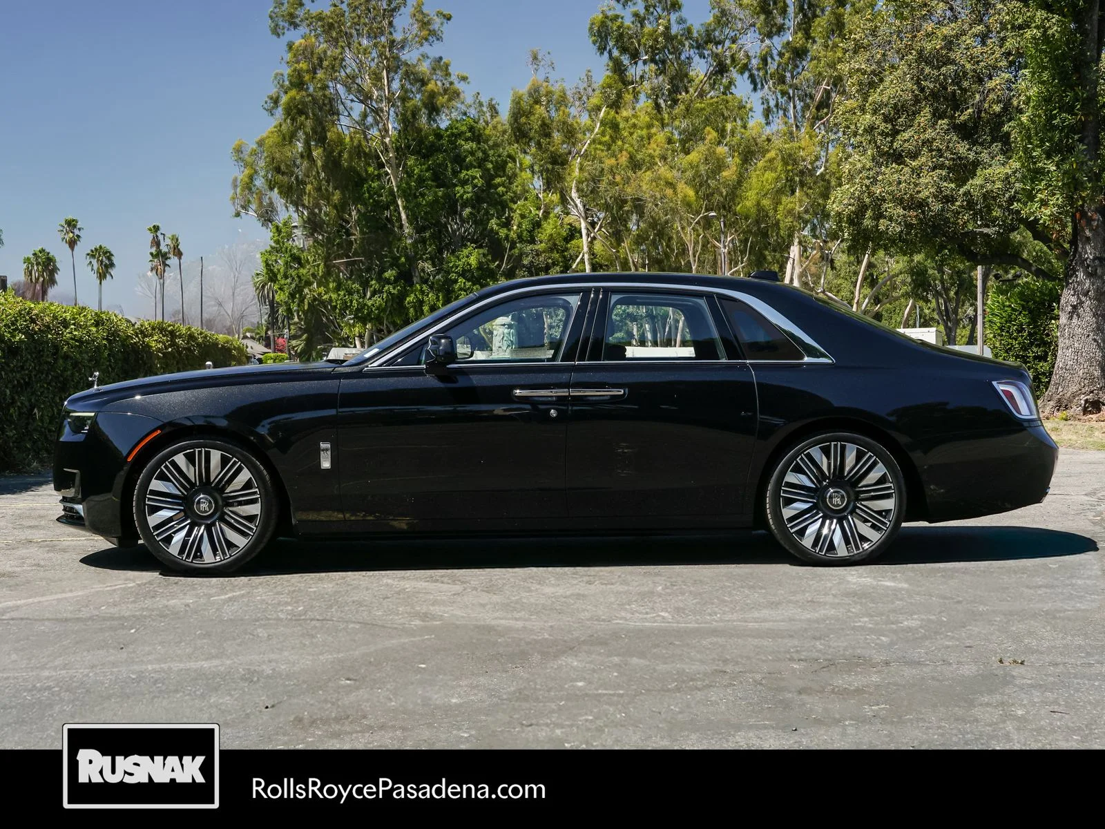 New 2026 Black Diamond Rolls-Royce  image 3