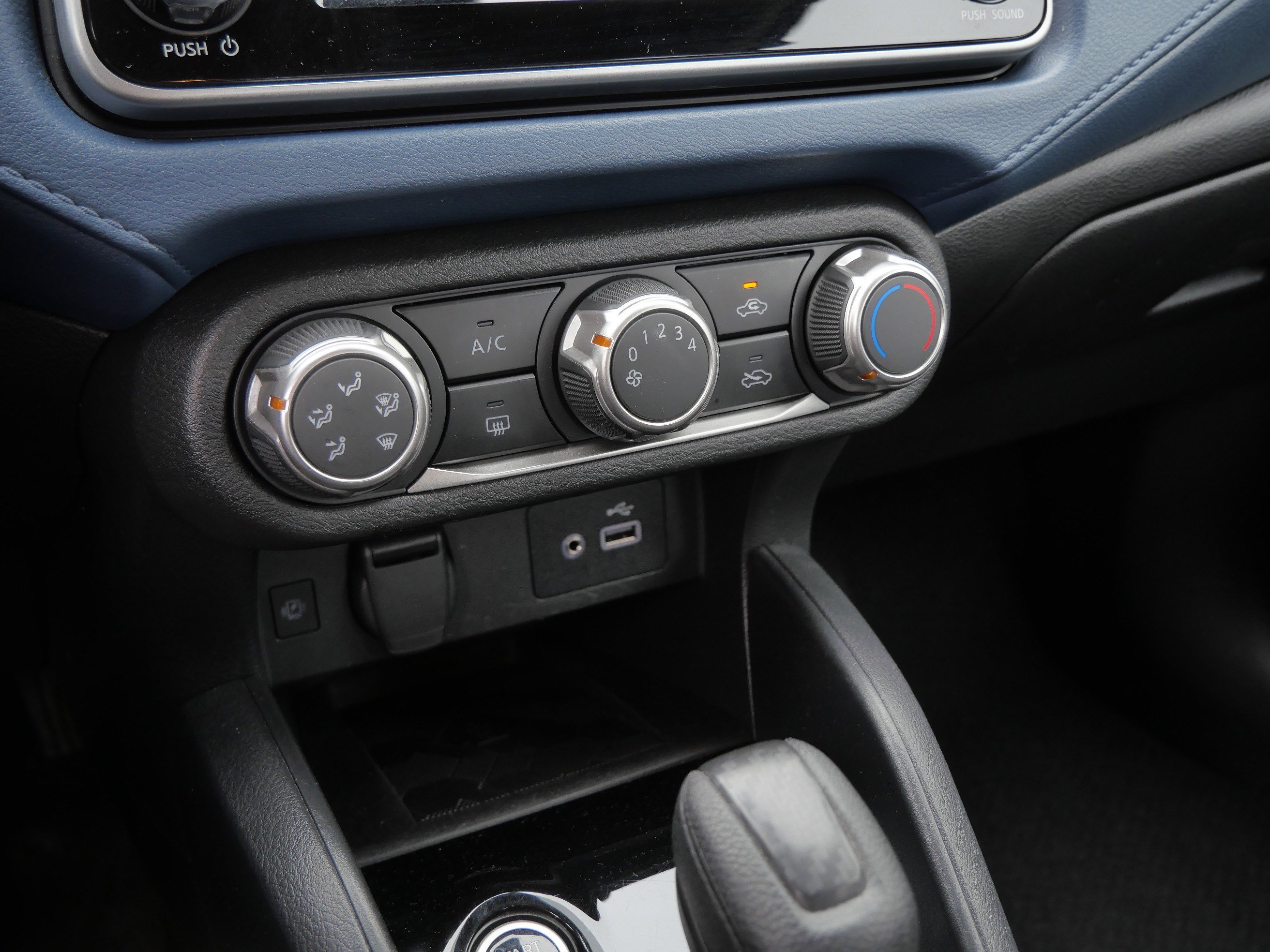 2025 Nissan Versa Sedan SV - Photo 23