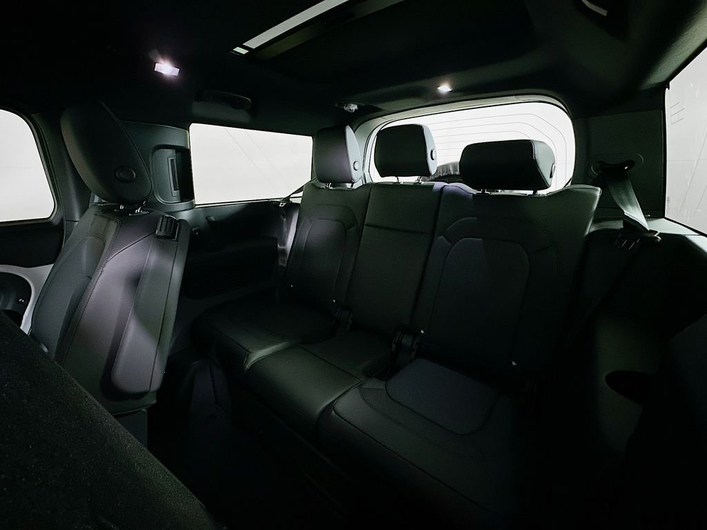 2026 Land Rover Defender S - Photo 28