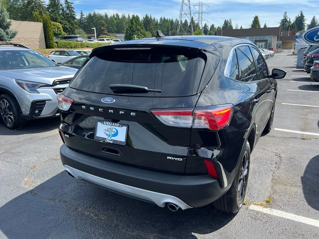 Certified Used 2022 Black Metallic Ford SE image 7