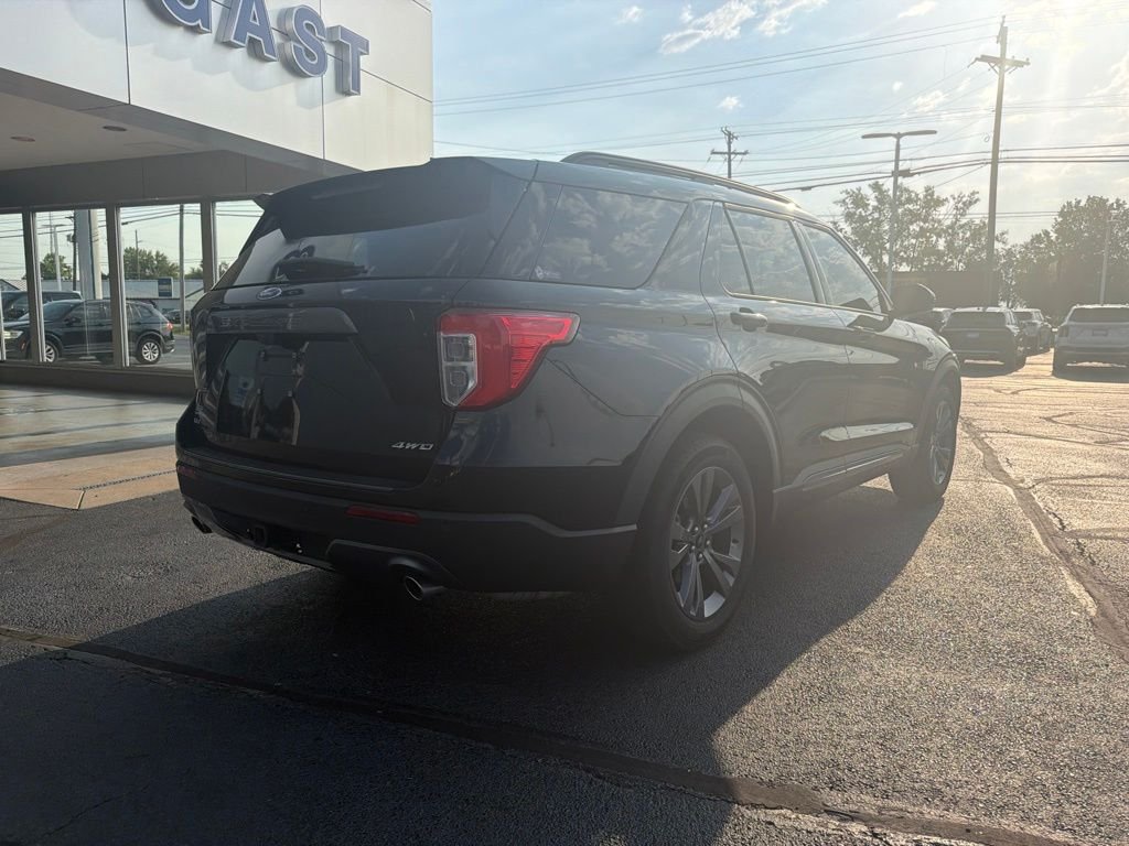 Used 2023 Black Metallic Ford XLT image 5