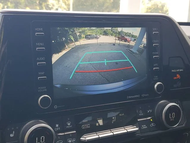 Used 2020  Toyota XLE image 16