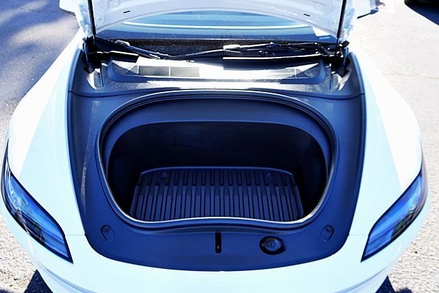 Used 2025  Tesla Long Range image 39