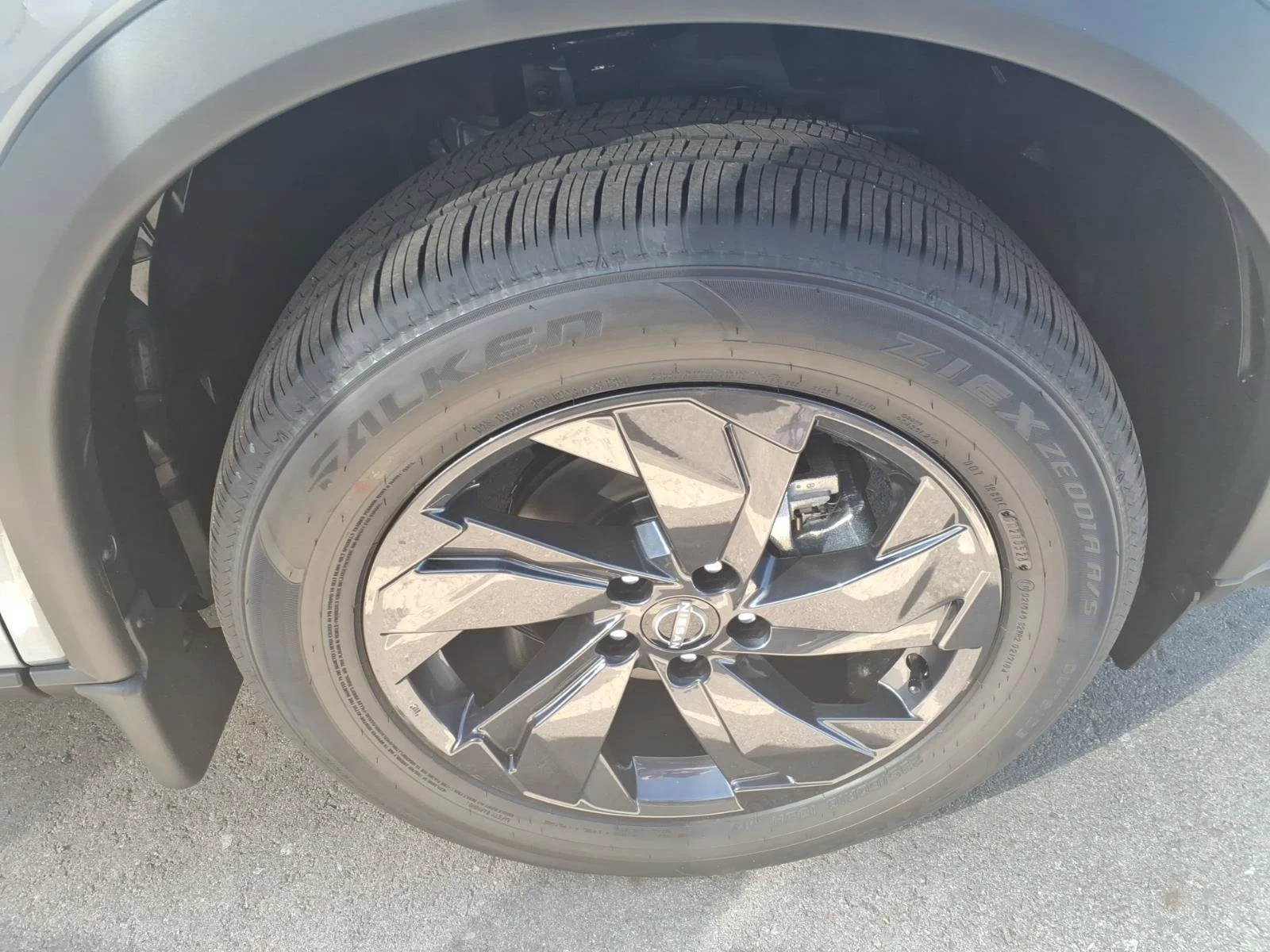 New 2026 Boulder Gray Pearl Nissan SV image 7