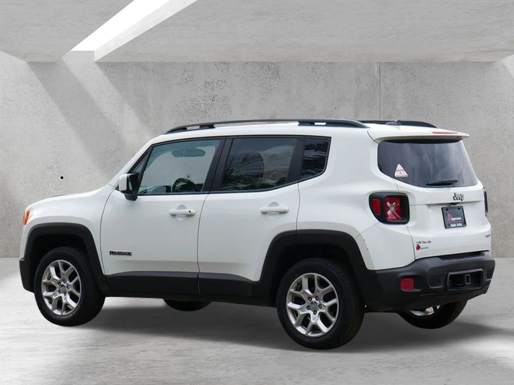 Used 2017 White Jeep Latitude image 4