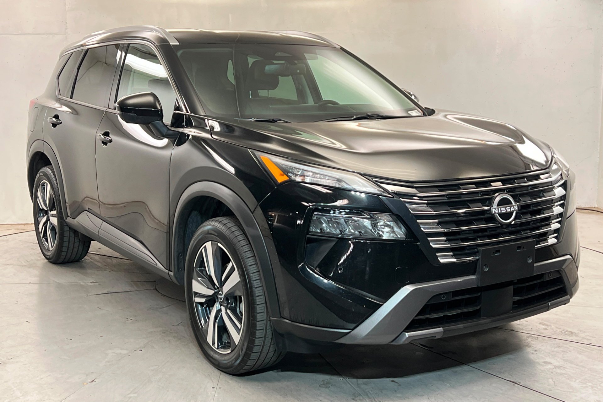 Used 2026 Super Black Nissan SL image 8