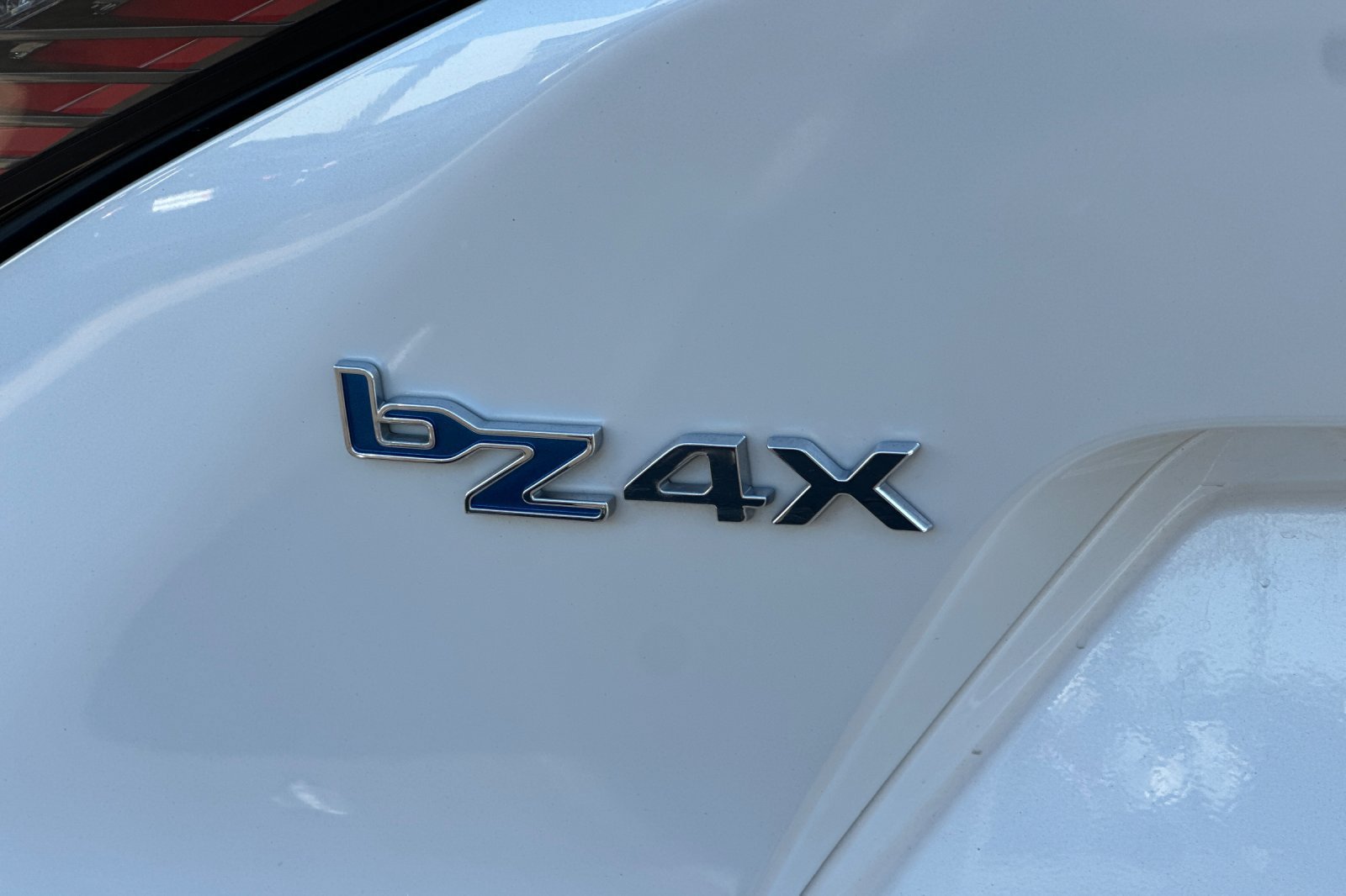 Certified Used 2023 Wind Chill Pearl Toyota XLE image 27
