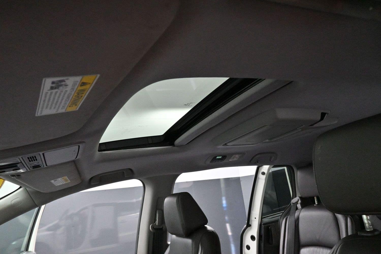 Used 2019 White Diamond Pearl Honda Touring image 31