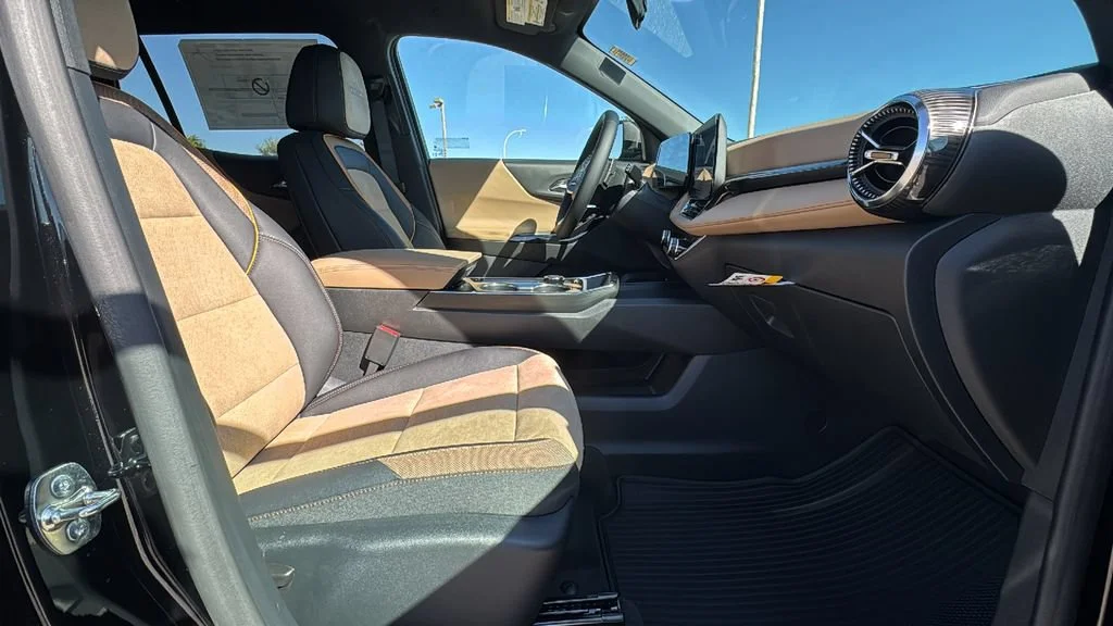 New 2027 Mosaic Black Metallic Chevrolet ACTIV image 8