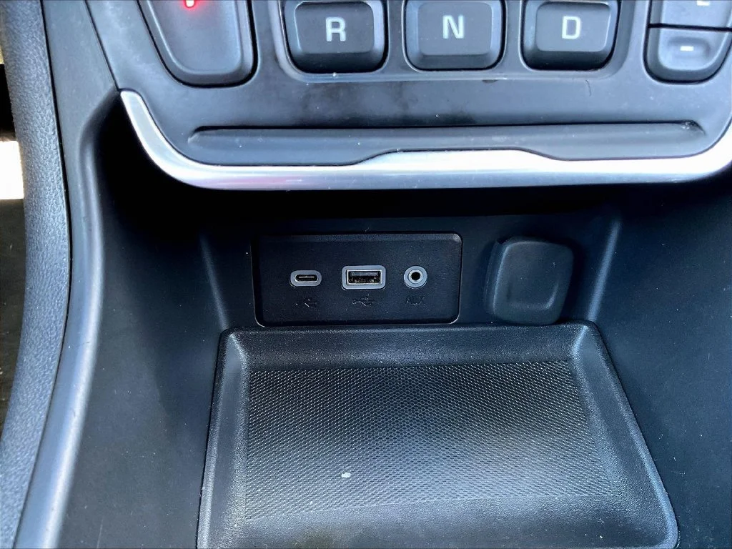 Used 2020 Ebony Twilight Metallic GMC SLE image 17