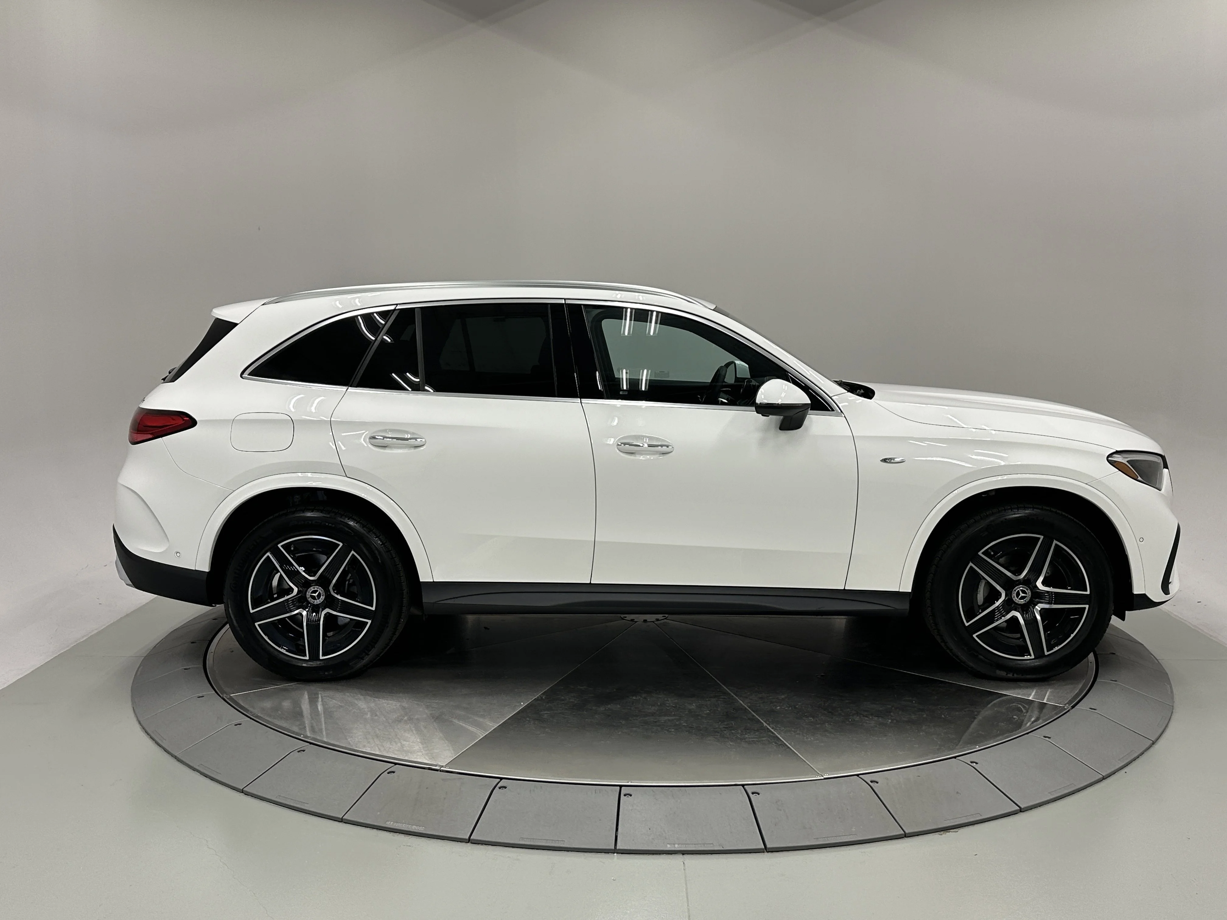 2025 Mercedes-Benz GLC Base - Photo 8