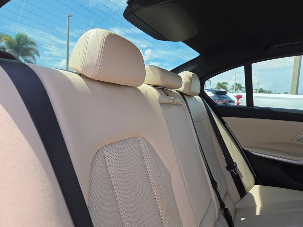 2023 BMW 3 Series 330e - Photo 19