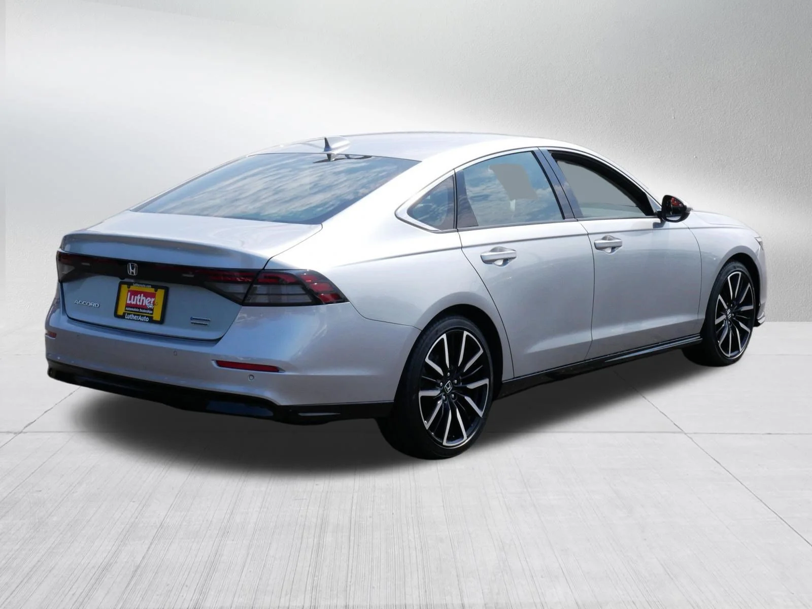 Used 2024 Solar Silver Metallic Honda Touring image 7