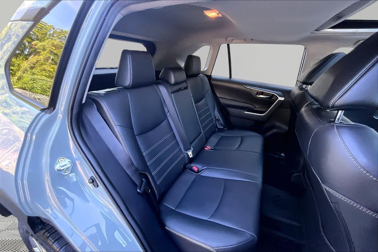 Used 2021 Lunar Rock Toyota XLE Premium image 20