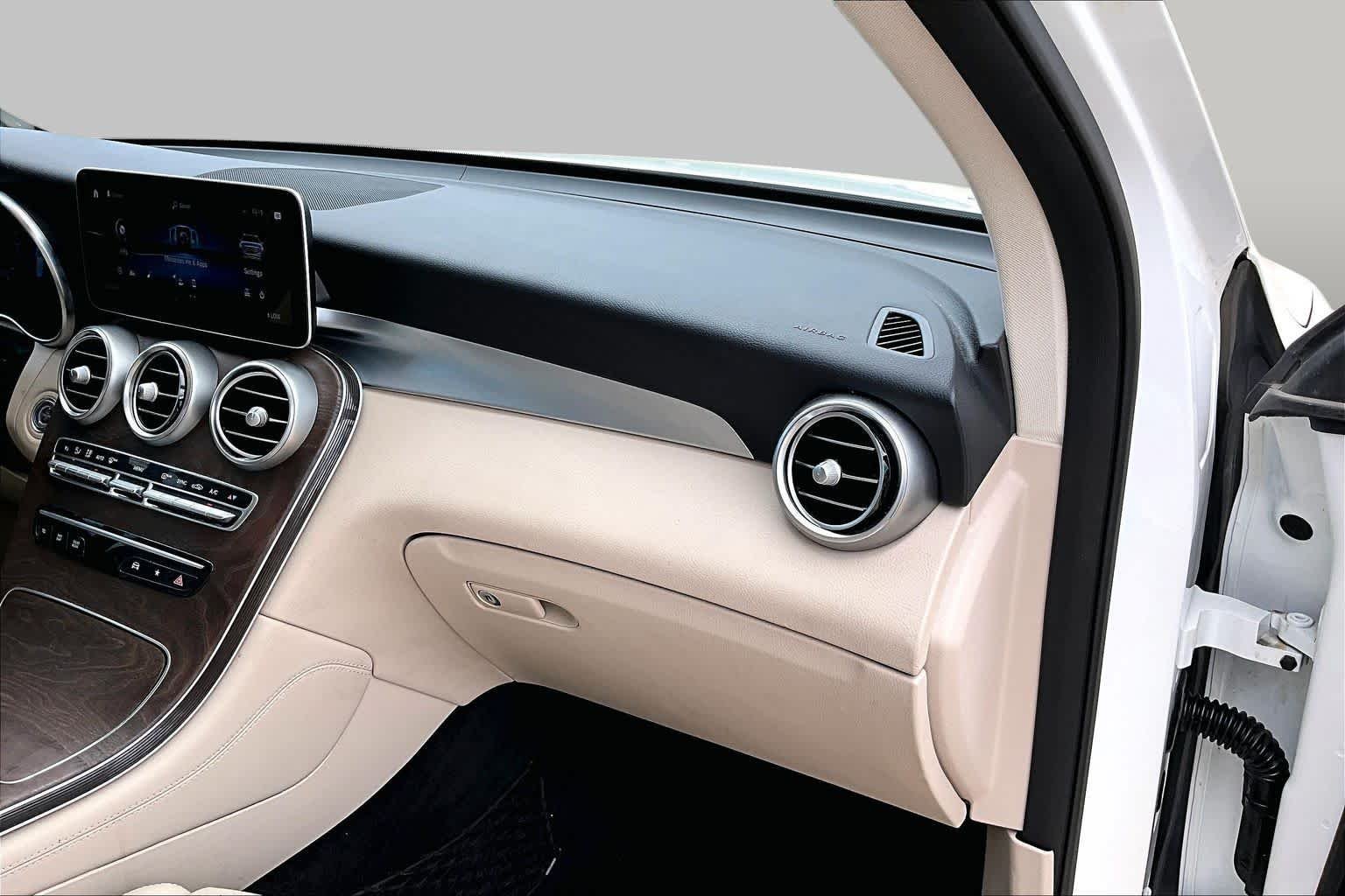 Used 2020 Polar White Mercedes-Benz GLC 300 image 18