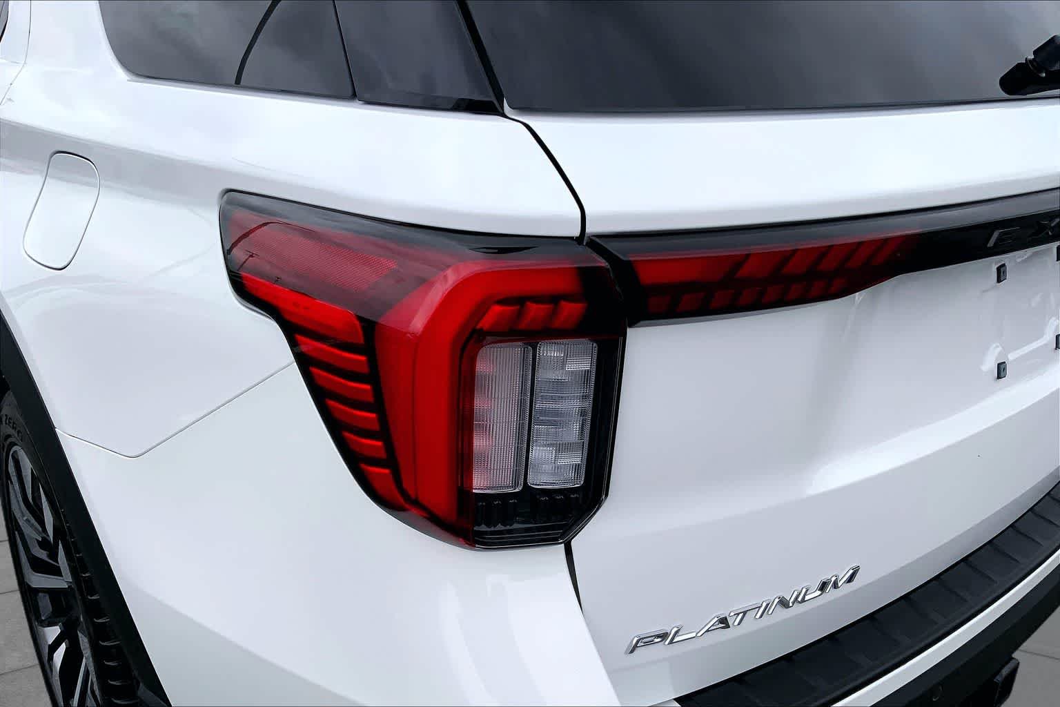 New 2026 Star White Metallic Tri-Coat Ford Platinum™ image 12