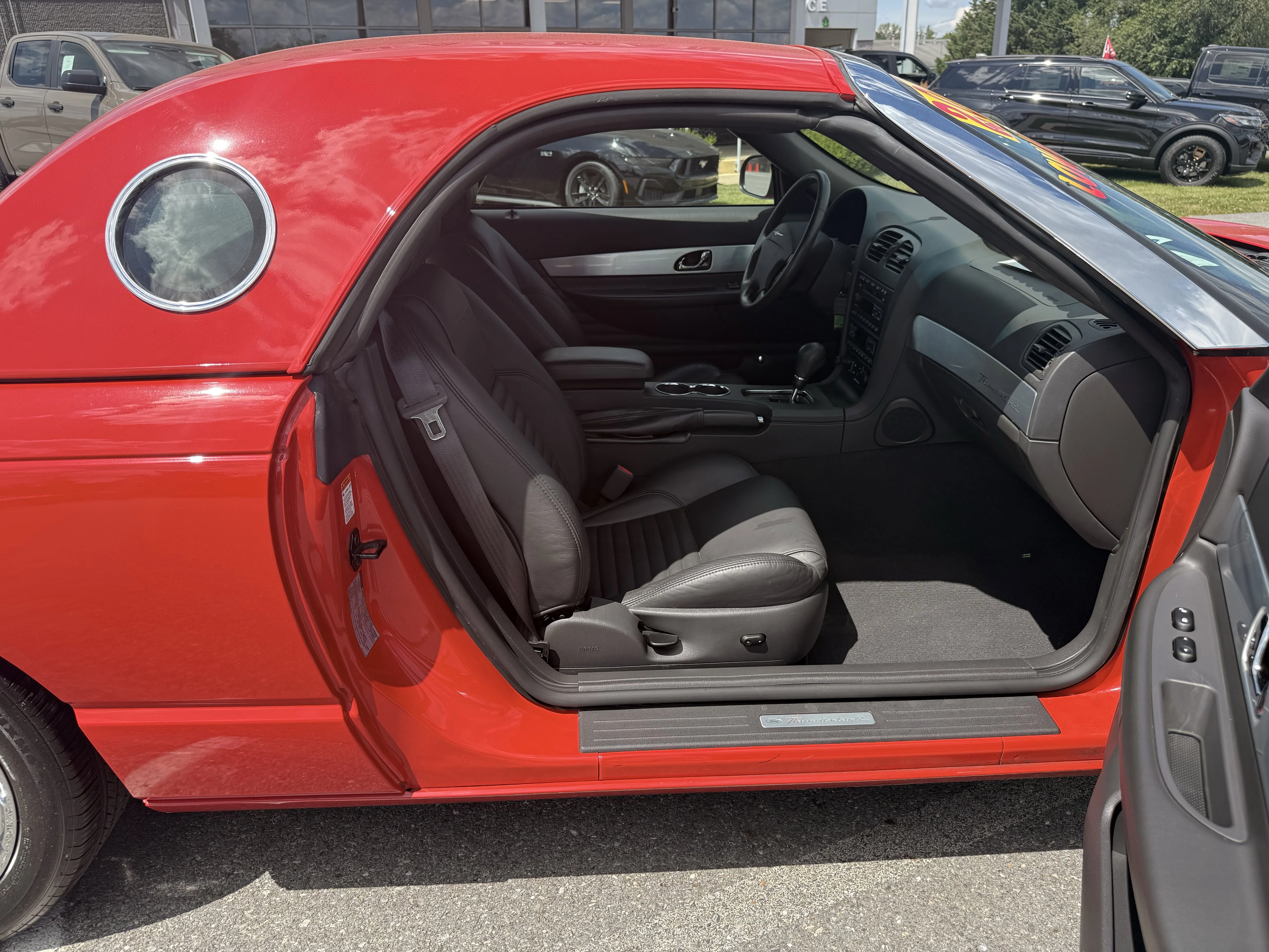 Used 2002 Red Ford Base image 29