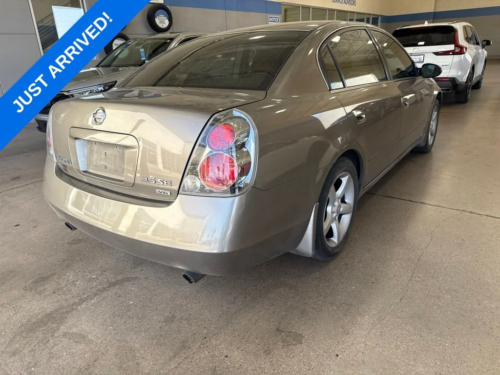 Used 2006 Polished Pewter Metallic Nissan 3.5 SE image 3
