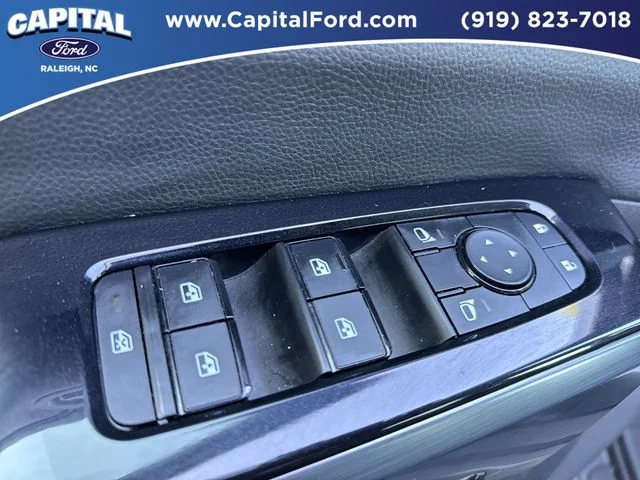 Used 2022 Gray Nissan SL image 21