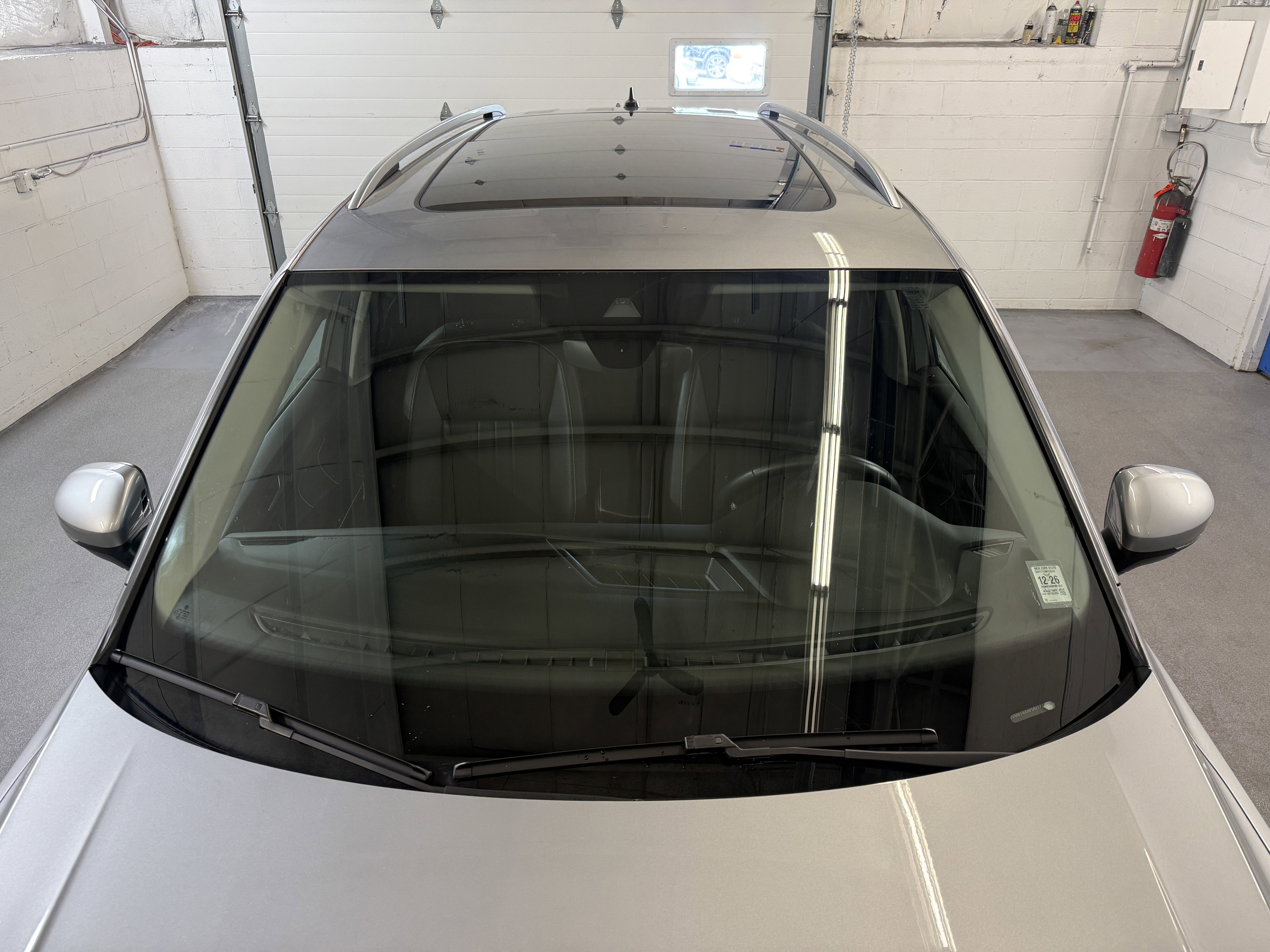 Used 2023 Pyrite Silver Metallic Volkswagen SE image 4
