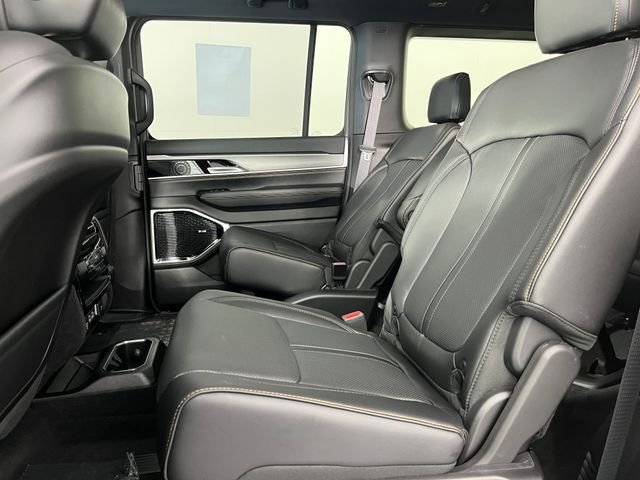 New 2026 Bright White Clear-Coat Exterior Paint Jeep  image 7
