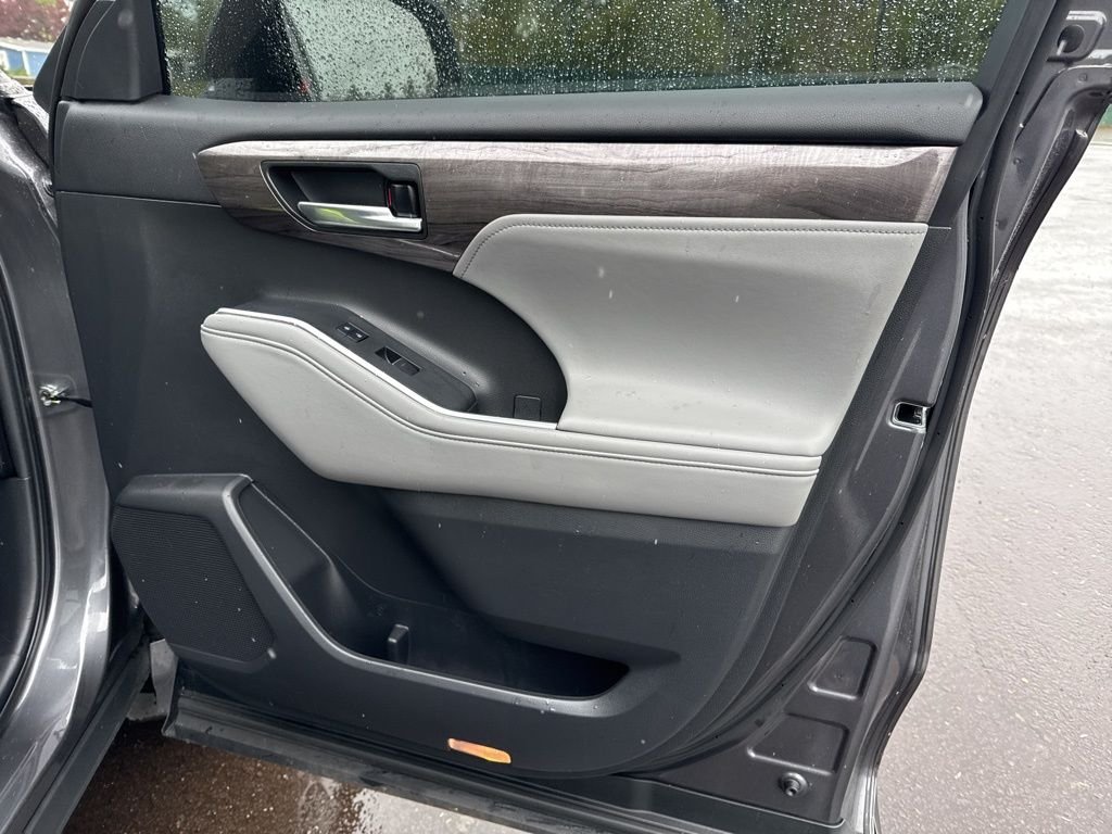 Used 2022 Magnetic Gray Metallic Toyota Platinum image 25