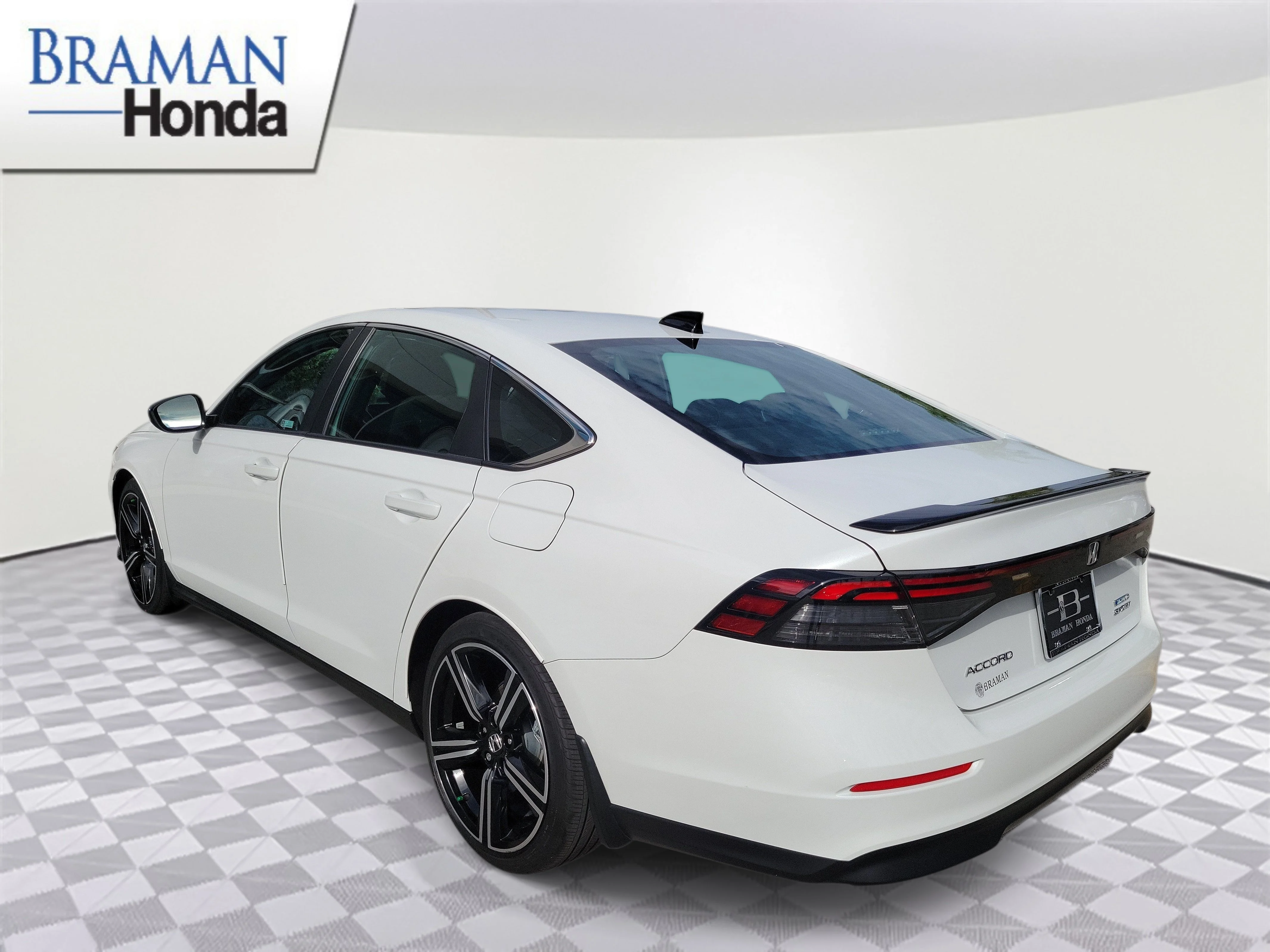 Used 2024 Platinum White Pearl Honda HYBRID SPORT image 4