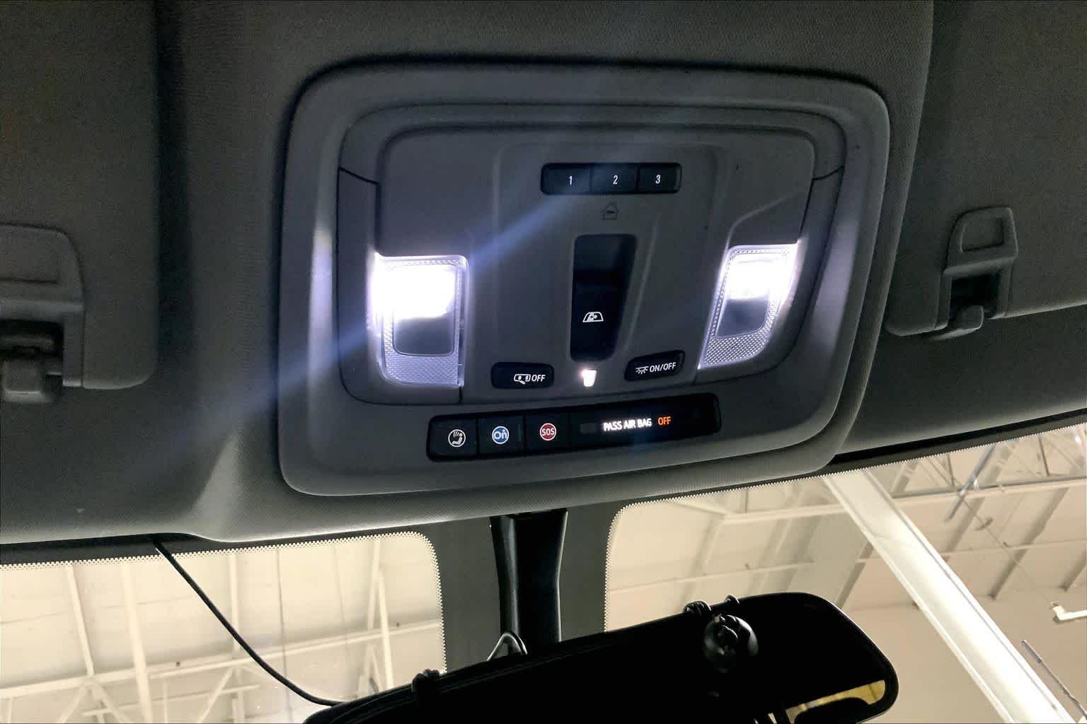 Used 2022 Summit White GMC SLE image 34