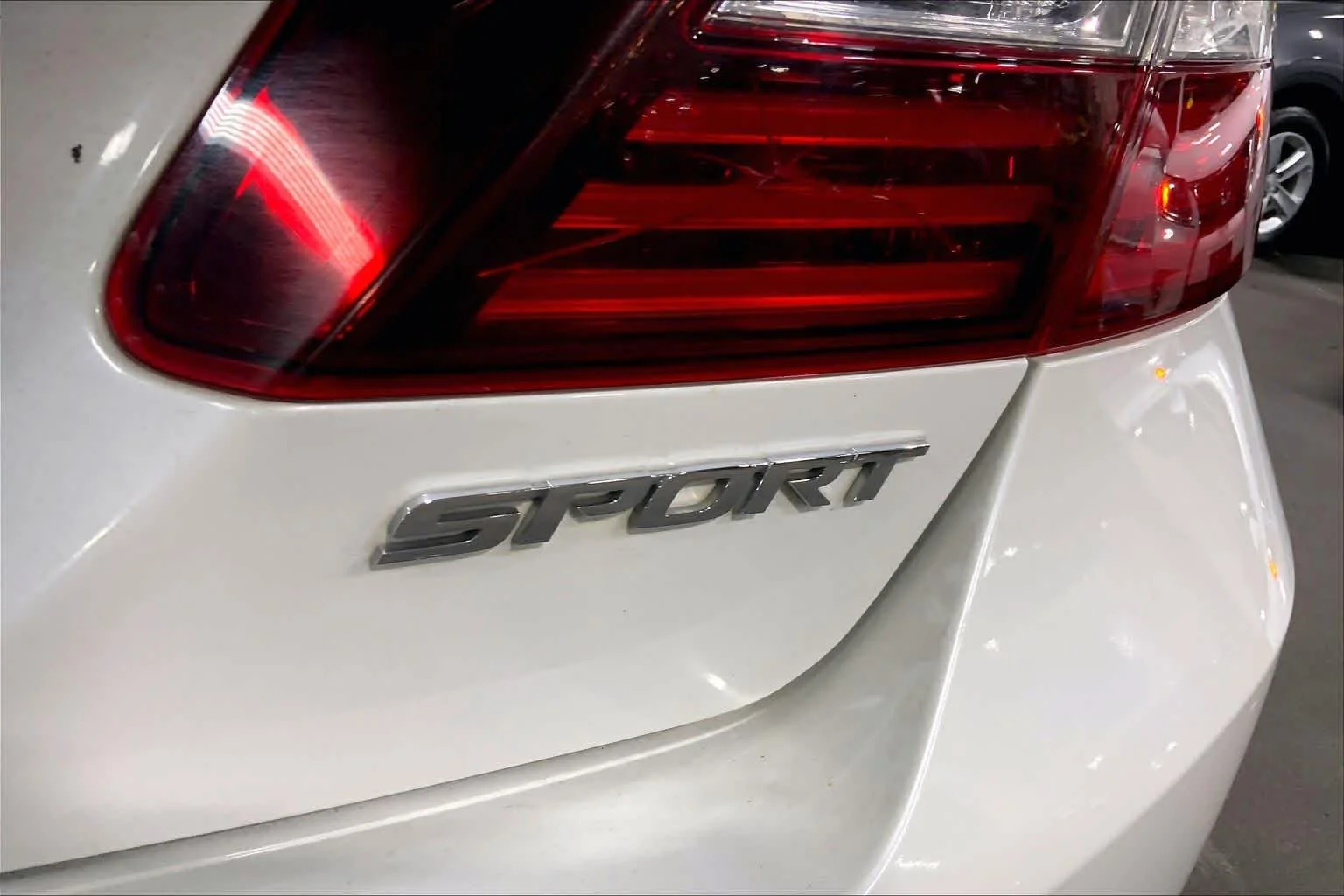 Used 2017 White Orchid Pearl Honda Sport image 10