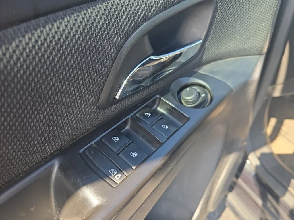 Used 2014 Black Granite Metallic Chevrolet Diesel image 9