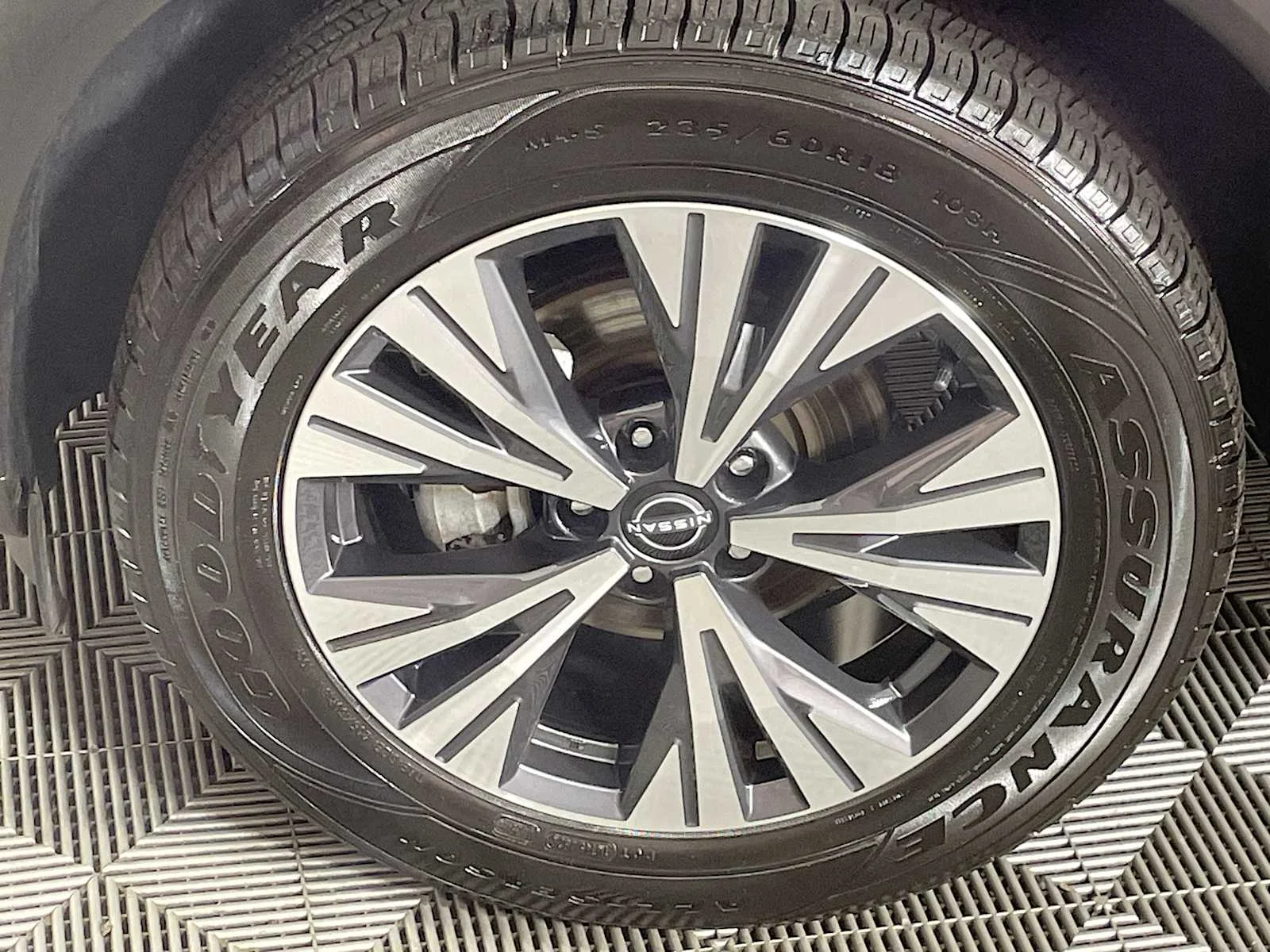 Used 2023 Gun Metallic Nissan SV image 27