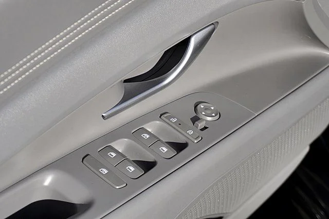 Used 2026 Gray Hyundai SEL Sport image 21