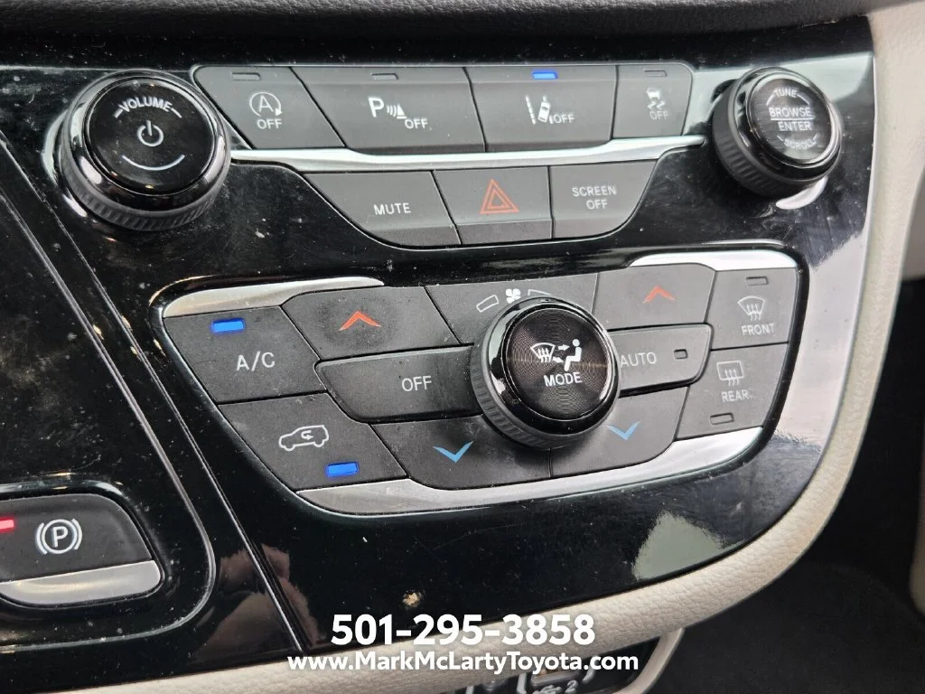 Used 2023 White Chrysler Touring L image 20