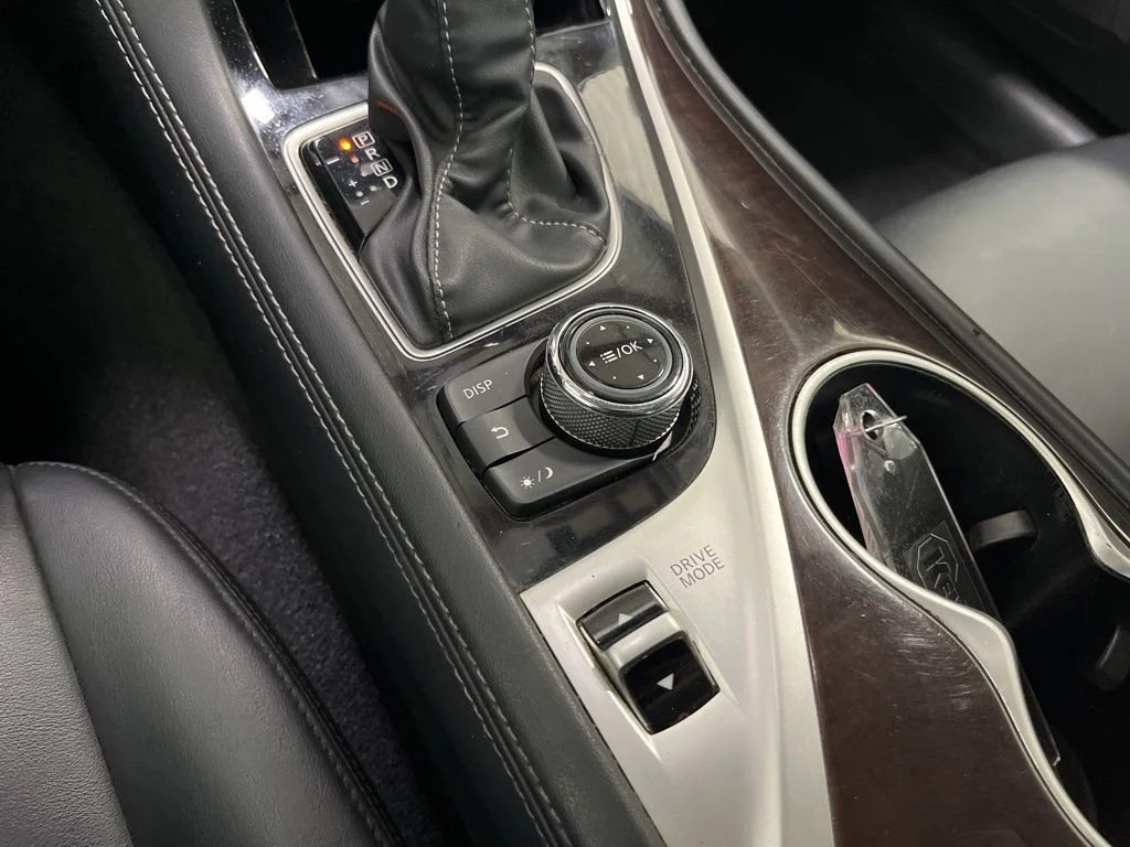 Used 2018 White INFINITI 3.0t LUXE image 16