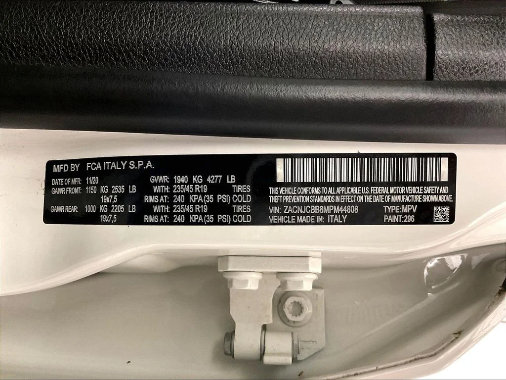 Used 2021 White Jeep Latitude image 39