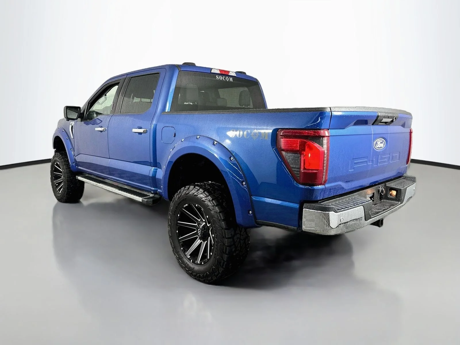 Used 2024 Atlas Blue Metallic Ford XLT image 6