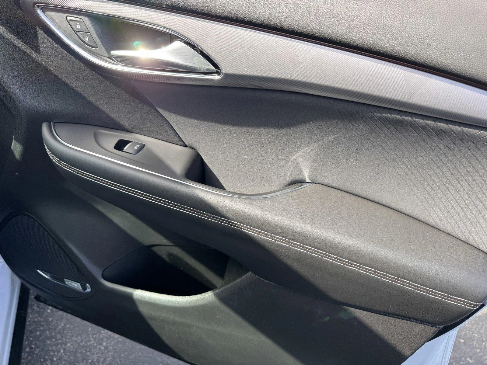 New 2026 Iridescent White Tricoat Buick Sport Touring image 9