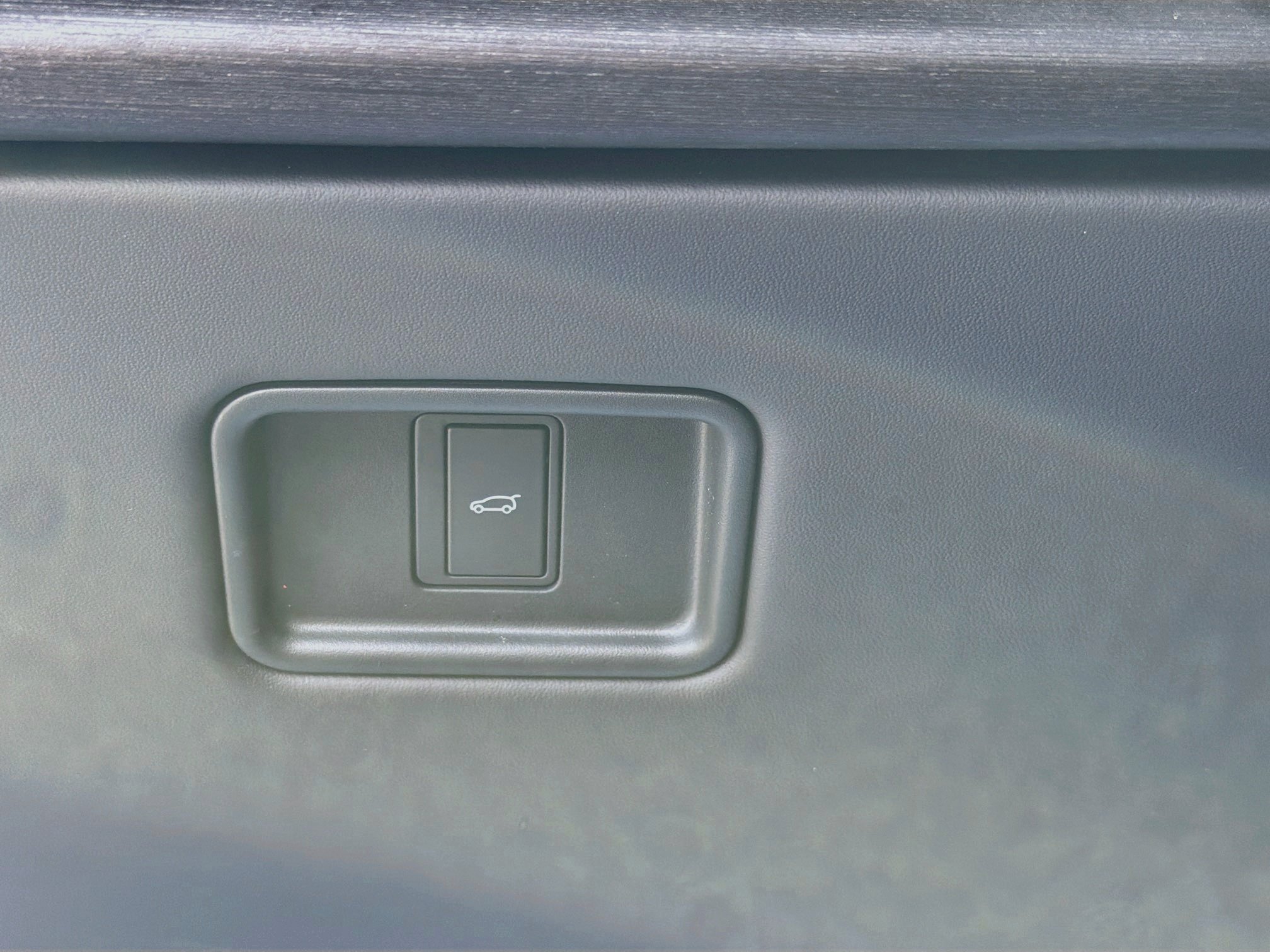 New 2026 Fuji White Land Rover SE image 37