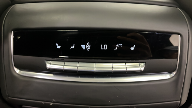 Used 2021 Crystal White Tricoat Cadillac Sport Platinum image 38