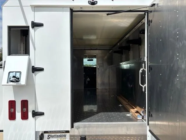 New 2026 Summit White Chevrolet 1WT image 19