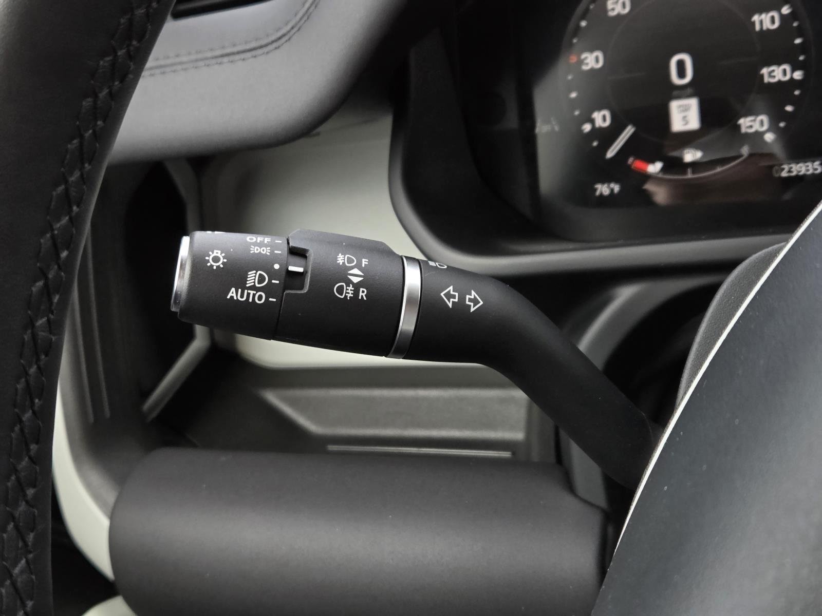 Used 2024 Tasman Blue Metallic Land Rover S image 18