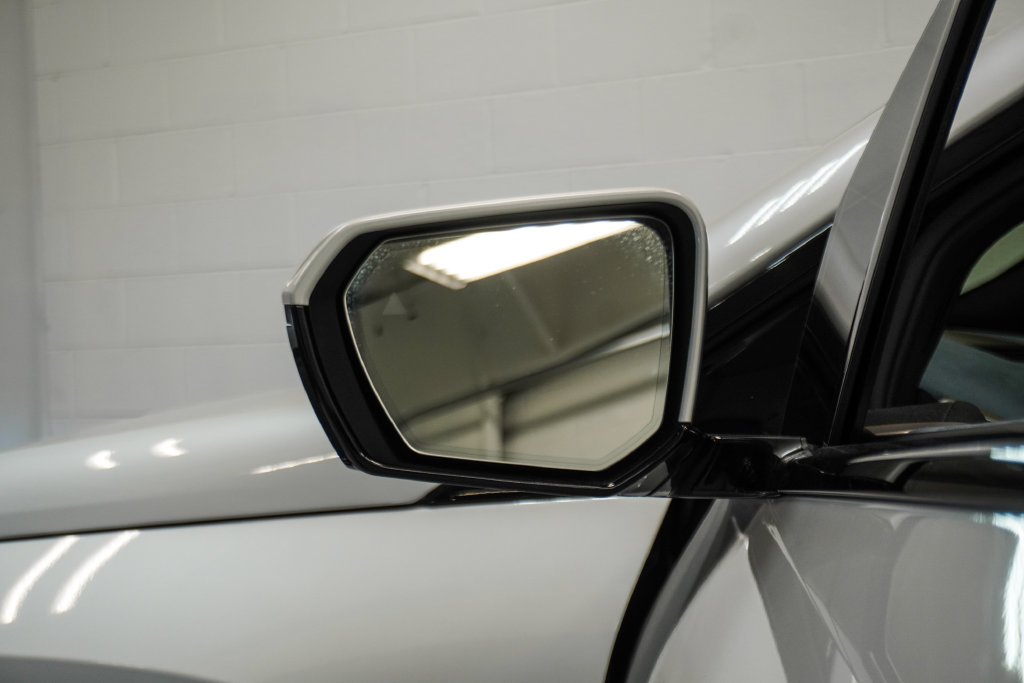 Used 2024 White BMW xDrive50 image 35