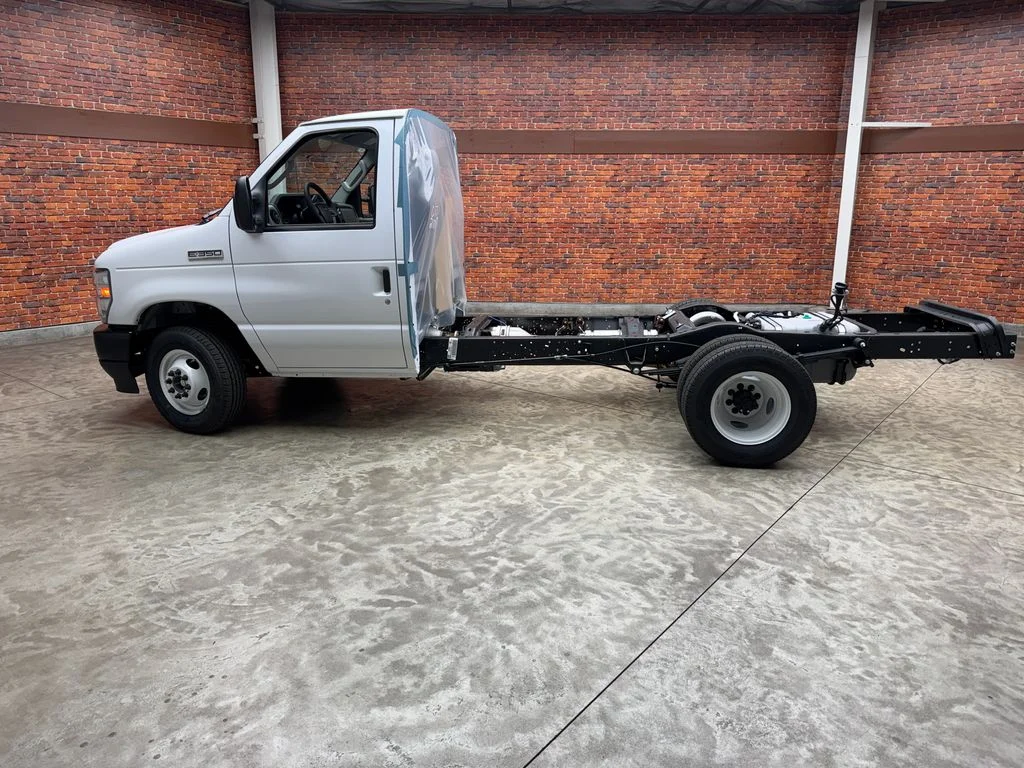 New 2027 White Ford Base image 2