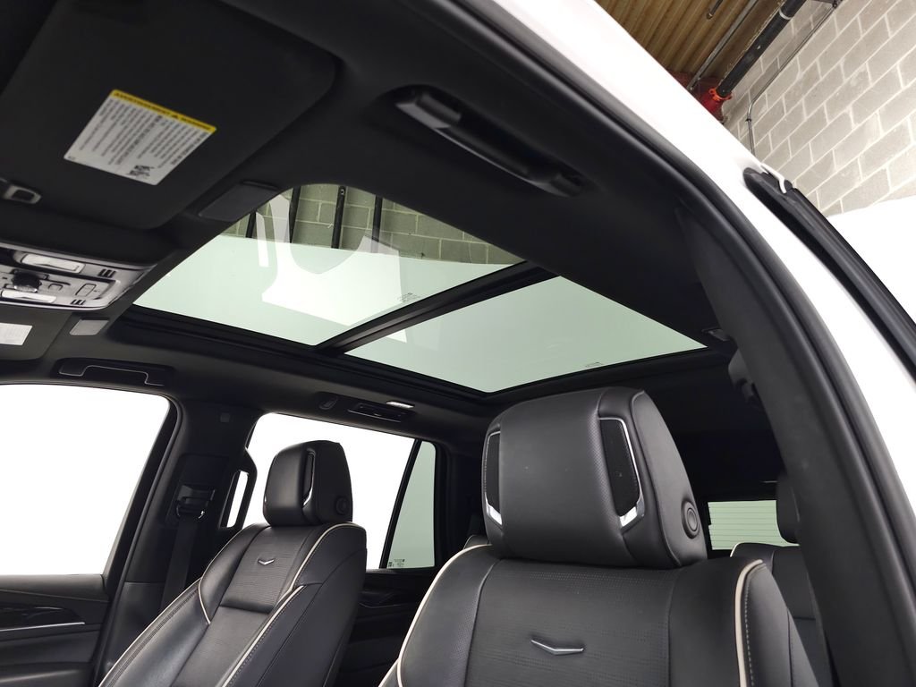Used 2022 White Cadillac Sport image 19