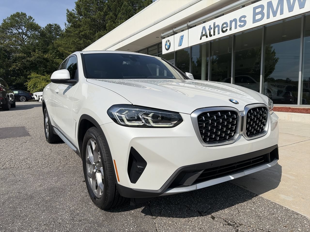 Used 2025 Alpine White BMW xDrive30i image 1