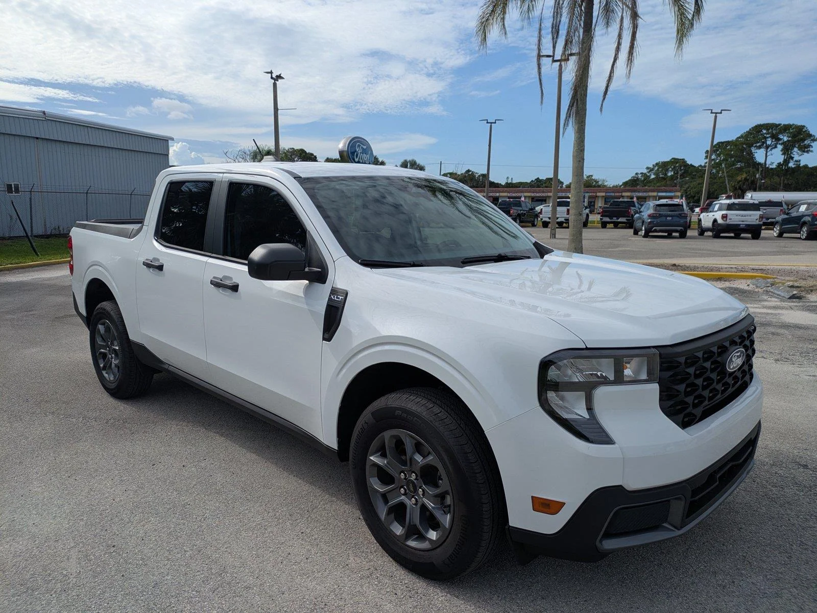 New 2026 Oxford White Ford XLT image 4