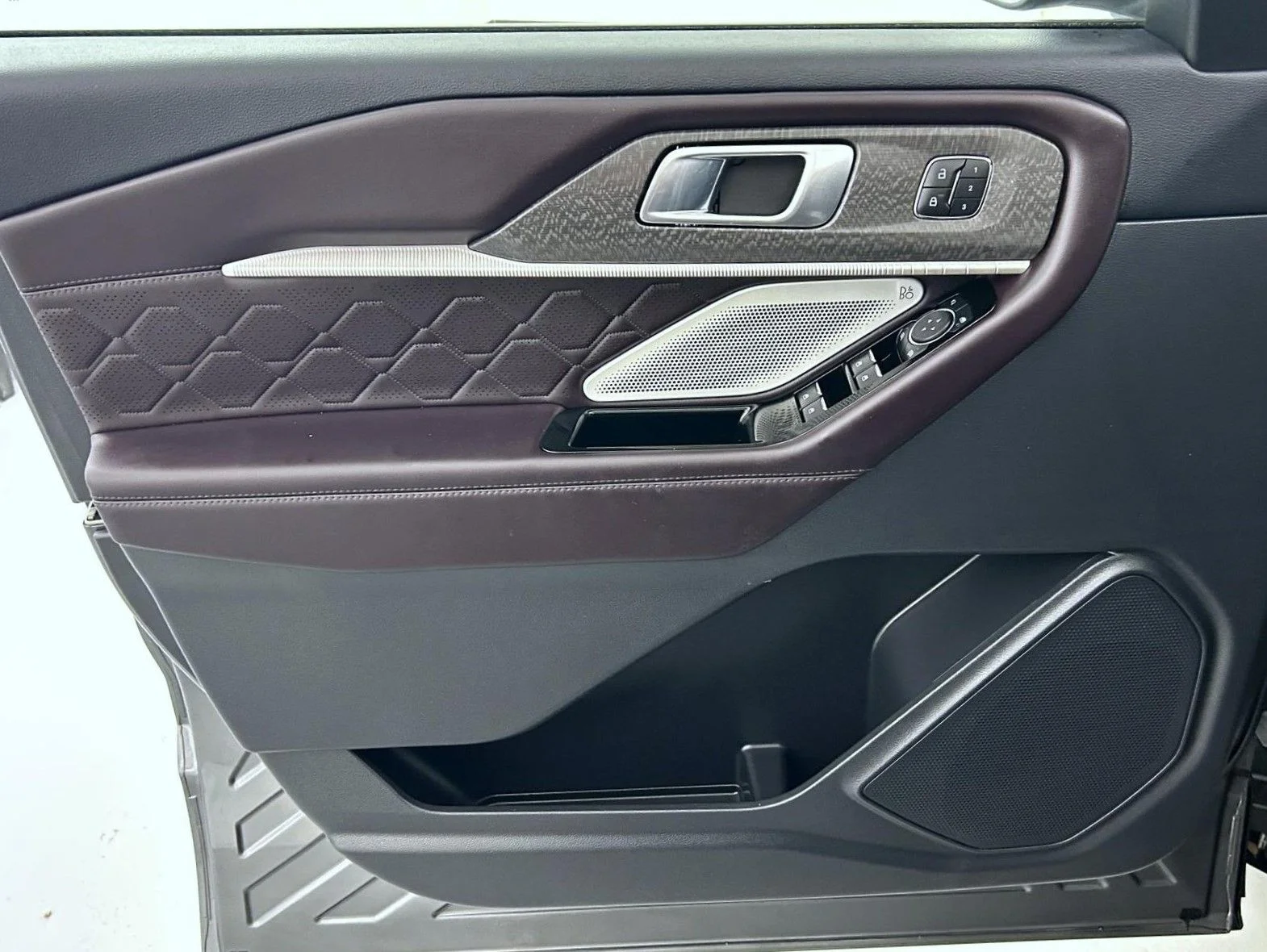 Used 2025 Gray Ford Platinum image 9