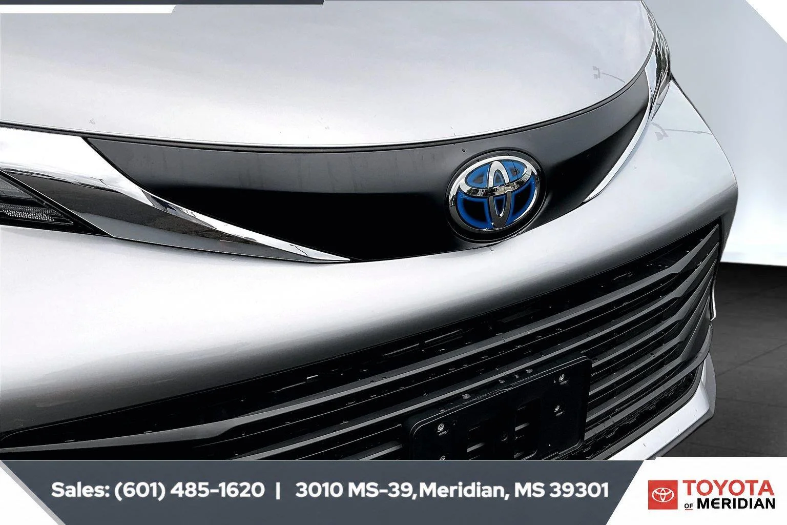 Used 2025 Celestial Silver Metallic Toyota LE 8-Passenger image 22