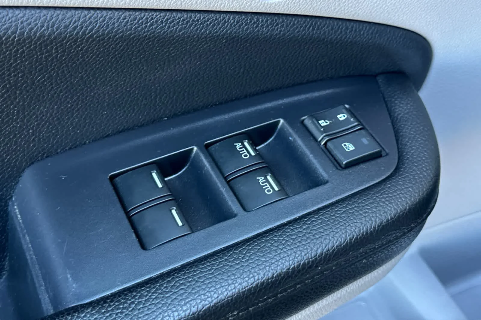 Used 2018  Honda EX image 13